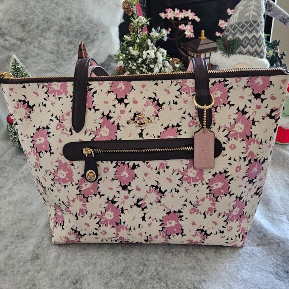 Coach Taylor Tote with Daisy Print NWT - Picture 1 of 8